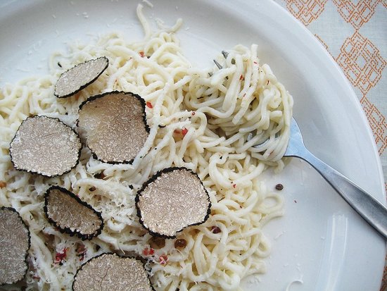 Spaghetti Cacio e Pepe con Tartufi 