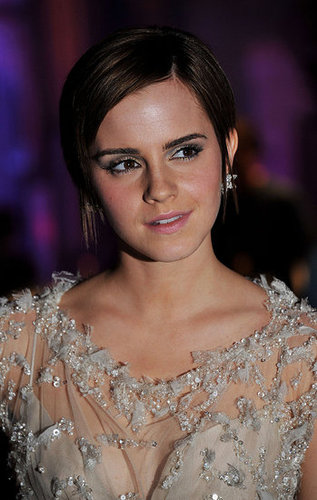 Emma Watson looked lovely in her sparkling dress.
Emma Watson looked lovely in her sparkling dress.