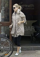 Kate Hudson Wearing Vibram Five Finger Toed Shoes Pictures