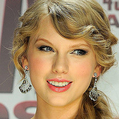 Make Eyes and Lips Look Bigger the Way Taylor Swift Does
