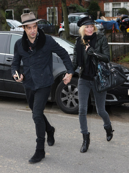 "Lopsided" English Girl Kate Moss Has a Rainy Day With Husband Jamie Hince "Lopsided" English Girl Kate Moss Has a Rainy Day With Husband Jamie Hince