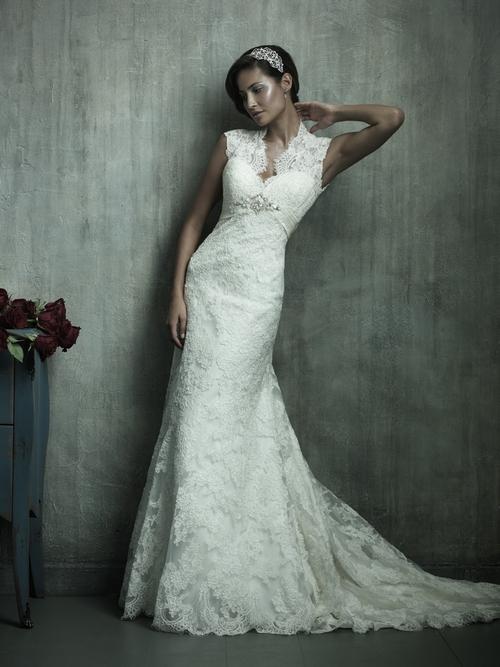 Lace mermaid wedding dress presents elegance and also romantic moment ...