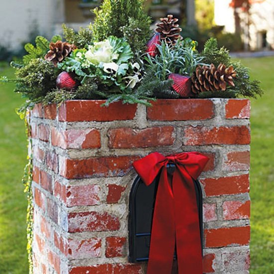 A mailbox can serve as a festive first impression to your holiday-decorated home.
Source
A mailbox can serve as a festive first impression to your holiday-decorated home.
Source