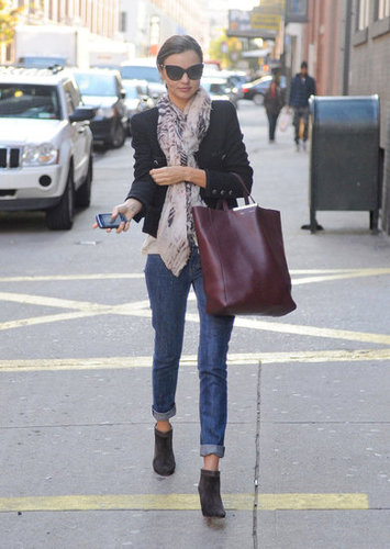 A scarf is an easy way to amp up your day to day; then do like Miranda and swap out your flats for booties to really hit that street-chic edge.
A scarf is an easy way to amp up your day to day; then do like Miranda and swap out your flats for booties to really hit that street-chic edge.