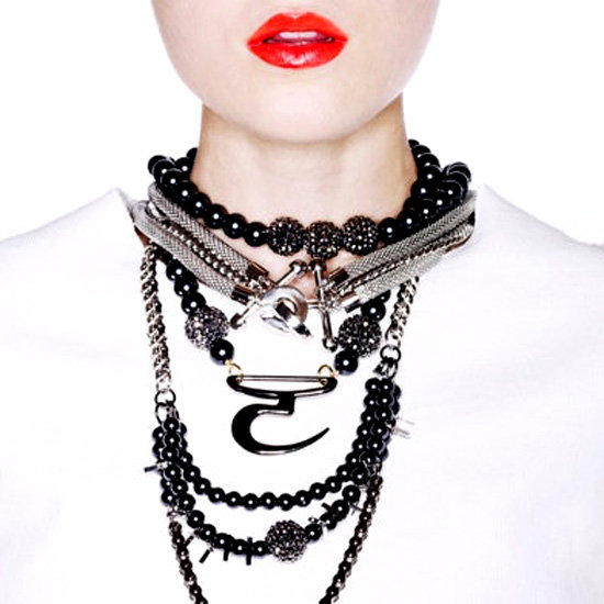 How to Wear a Silk Blouse and Necklace Together How to Wear a Silk Blouse and Necklace Together