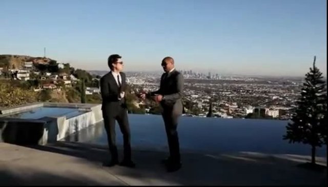 Zach Braff and Donald Faison's Sing a Holiday Greeting