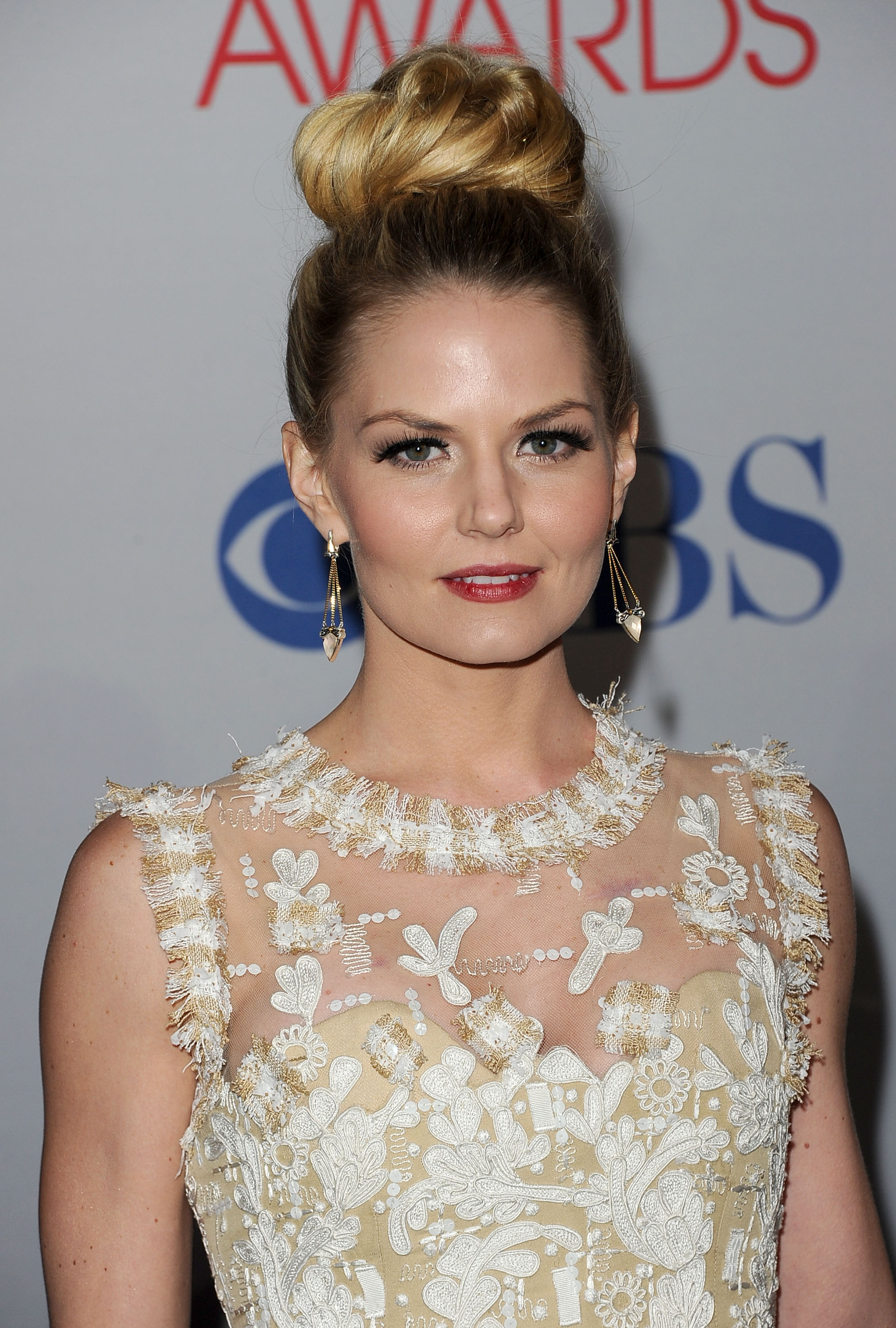 Jennifer Morrison wore a pretty white dress. Jennifer Morrison wore a pretty white dress.