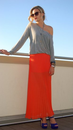 pleated skirt