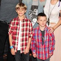 Romeo and Cruz Beckham seemed excited to meet Selena Gomez.
Romeo and Cruz Beckham seemed excited to meet Selena Gomez.