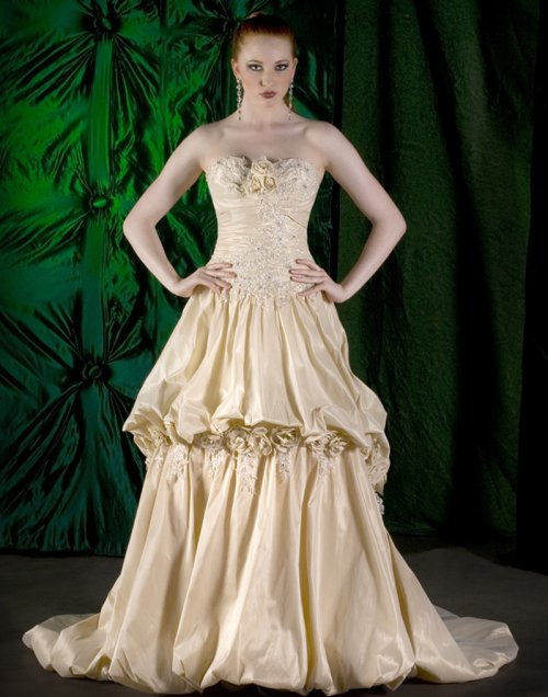 Gold wedding dresses bring the luxurious appearance and also accents at once