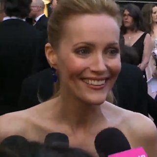 Video: Leslie Mann on George Clooney Kiss