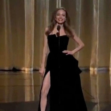 The Descendants Screenwriter Imitates Angelina Jolie's Leg Pose at 2012 Oscars
