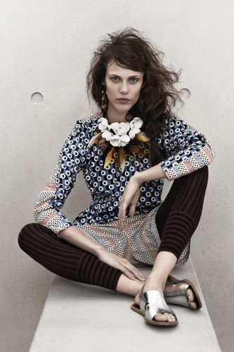 Blouse, $80
Silk Shorts, $50
Sandals, $60
Blouse, $80
Silk Shorts, $50
Sandals, $60