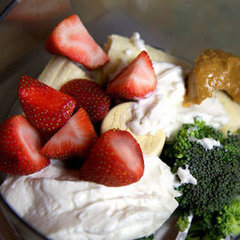 Smoothie With Broccoli, Banana, and Peanut Butter Recipe