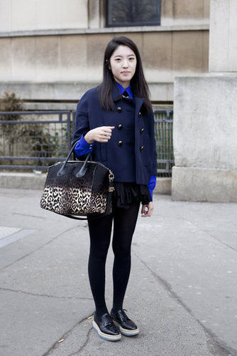 We love how she paired an ombré exotic printed bag with ultracasual layers.
We love how she paired an ombré exotic printed bag with ultracasual layers.