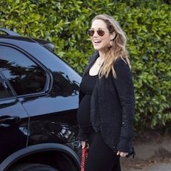 Elizabeth Berkley Pregnant