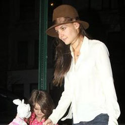 Katie Holmes Out to Dinner With Suri Pictures