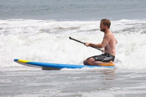 Shirtless Robert Pattinson Plays on the Beach — See Over 100 Pictures! Shirtless Robert Pattinson Plays on the Beach — See Over 100 Pictures!