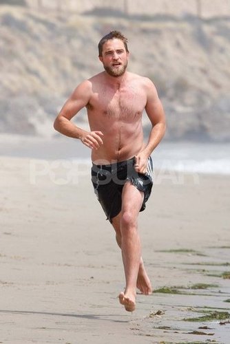 Robert Pattinson went running shirtless on the beach.
Robert Pattinson went running shirtless on the beach.