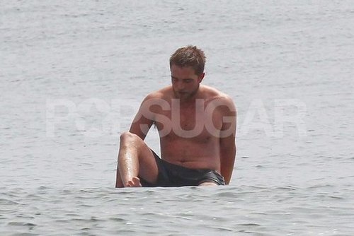 Shirtless Robert Pattinson Plays on the Beach — See Over 100 Pictures! Shirtless Robert Pattinson Plays on the Beach — See Over 100 Pictures!