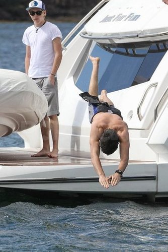 One Direction's Liam Payne dove into the water while hanging out in Australia.
One Direction's Liam Payne dove into the water while hanging out in Australia.