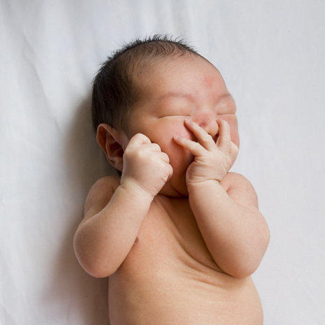 Milestones During Baby's First Six Weeks