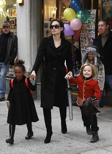 In December 2010, Angelina Jolie hung out in NYC with her girls, Shiloh and Zahara.
In December 2010, Angelina Jolie hung out in NYC with her girls, Shiloh and Zahara.