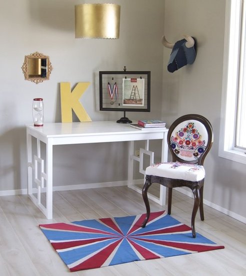 Find out how to transform a plain Ikea table into a chic new desk.
Source: Matsutake Blog
Find out how to transform a plain Ikea table into a chic new desk.
Source: Matsutake Blog