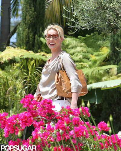 Katherine Heigl looked happy to be visiting a friend in LA.
Katherine Heigl looked happy to be visiting a friend in LA.
