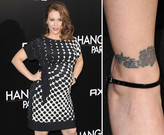 Alyssa Milano sports a chain of roses around her right ankle.
Alyssa Milano sports a chain of roses around her right ankle.