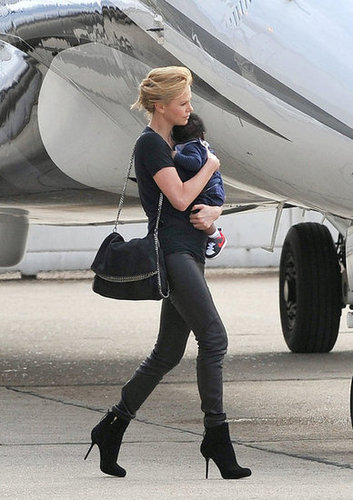 Charlize Theron boarded the plane with Jackson in her arms.
Charlize Theron boarded the plane with Jackson in her arms.
