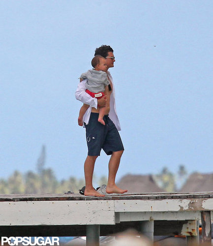 Orlando Bloom held onto baby Flynn on a dock in Bora Bora.
Orlando Bloom held onto baby Flynn on a dock in Bora Bora.