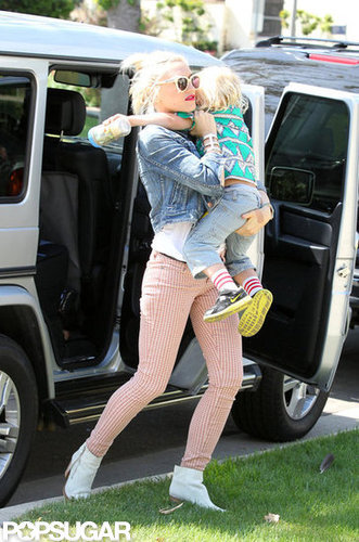Gwen Stefani carried Zuma on Mother's Day.
Gwen Stefani carried Zuma on Mother's Day.