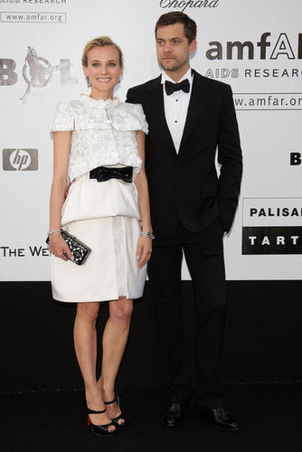 For the 2009 amfAR gala, Diane looked beautiful in a black-and-white Chanel Haute Couture ensemble.
For the 2009 amfAR gala, Diane looked beautiful in a black-and-white Chanel Haute Couture ensemble.