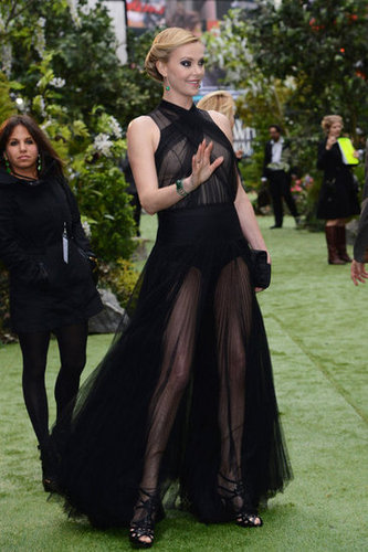 Charlize totally owned this red-carpet moment, showing off glamour from head to toe.
Charlize totally owned this red-carpet moment, showing off glamour from head to toe.