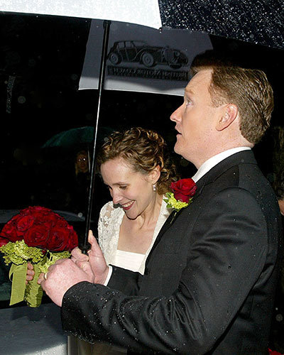 Conan O’Brien and Liza Powel Stay Dry