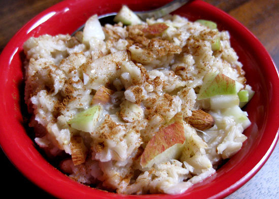 Apple Cinnamon Oatmeal With Almonds