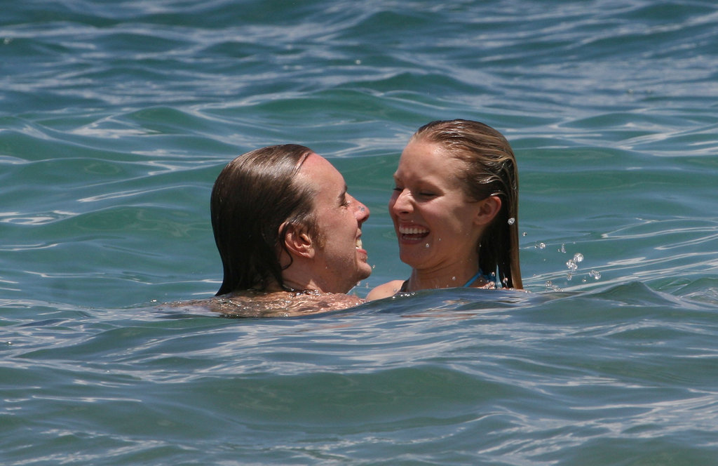 Kristen Bell took a dip in the Pacific Ocean while on a June 2009 Hawaiian vacation with Dax Shepard.
Kristen Bell took a dip in the Pacific Ocean while on a June 2009 Hawaiian vacation with Dax Shepard.