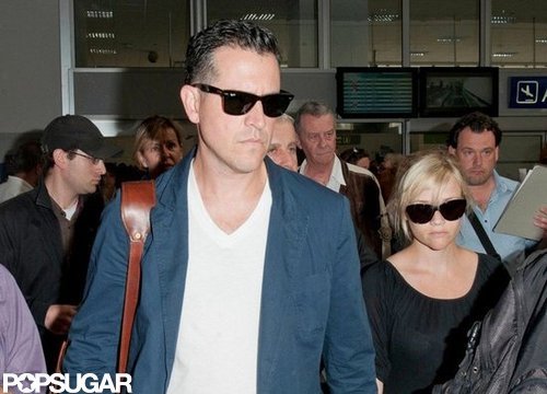 Reese Witherspoon landed in Cannes with her husband Jim Toth.
Reese Witherspoon landed in Cannes with her husband Jim Toth.