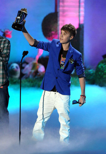 Justin Bieber raised his golden popcorn on stage in 2011.
Justin Bieber raised his golden popcorn on stage in 2011.