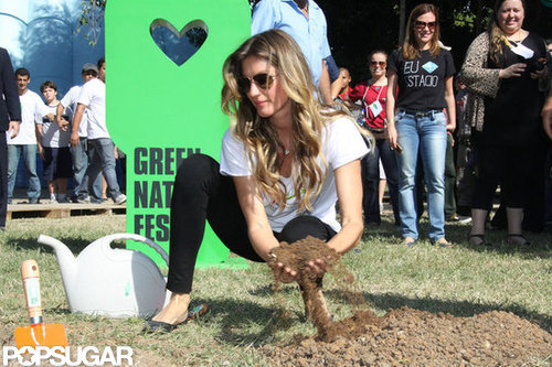 Gisele Bundchen Goes Baggy For Her Environmental Trip to Brazil Gisele Bundchen Goes Baggy For Her Environmental Trip to Brazil