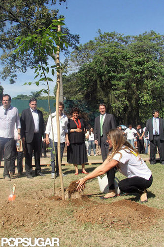 Gisele Bundchen Goes Baggy For Her Environmental Trip to Brazil Gisele Bundchen Goes Baggy For Her Environmental Trip to Brazil