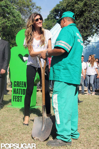 Gisele Bundchen Goes Baggy For Her Environmental Trip to Brazil Gisele Bundchen Goes Baggy For Her Environmental Trip to Brazil