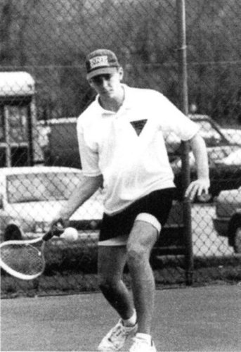 Bradley Cooper played tennis.
Bradley Cooper played tennis.