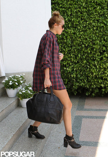Miley Cyrus headed to the car waiting for her outside of her Miami hotel.
Miley Cyrus headed to the car waiting for her outside of her Miami hotel.