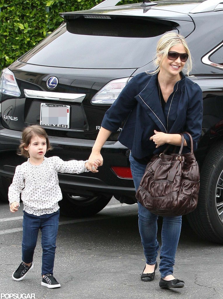 Sarah Michelle Gellar held Charlotte's hand. Sarah Michelle Gellar held Charlotte's hand.