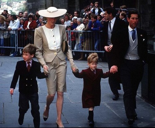 Prince William and Prince Harry went with their parents to a wedding in Bath in May 1989.
Prince William and Prince Harry went with their parents to a wedding in Bath in May 1989.