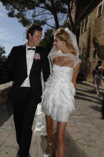 Anja Rubik married Sasha Knezevic in a custom Pucci by Peter Dundas dress on the Spanish island of Mallorca in July 2011.
Anja Rubik married Sasha Knezevic in a custom Pucci by Peter Dundas dress on the Spanish island of Mallorca in July 2011.