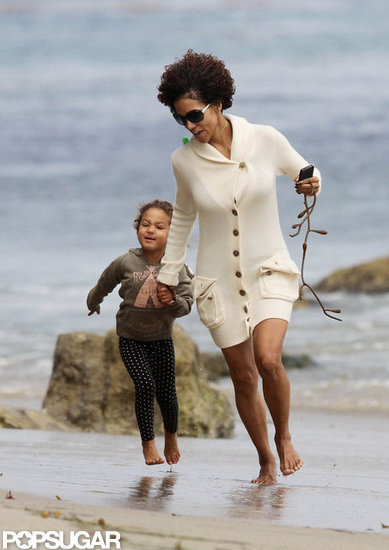 Halle Berry and Nahla Aubry played at the beach in LA.
Halle Berry and Nahla Aubry played at the beach in LA.