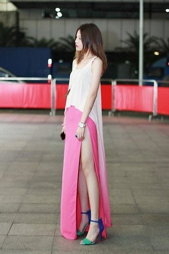 A color-dipped dress with a thigh-high slit makes for a perfect Summer date-night look.
Photo courtesy of Lookbook.nu
A color-dipped dress with a thigh-high slit makes for a perfect Summer date-night look.
Photo courtesy of Lookbook.nu